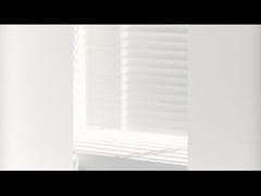 Đứng giữ bàn chải đánh răng